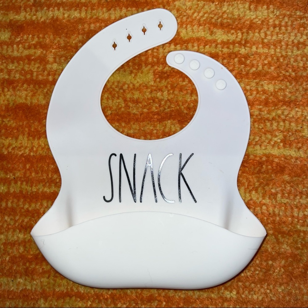 Silicone baby bib 🌸
